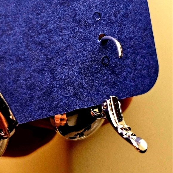 Swarovski Element Clear White NWT 13mm Leverback earrings Round Dangle Sparkling - Picture 3 of 6